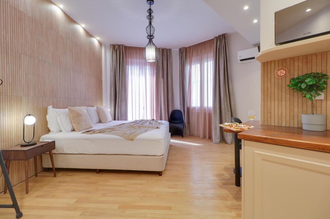 Athinn * Athens