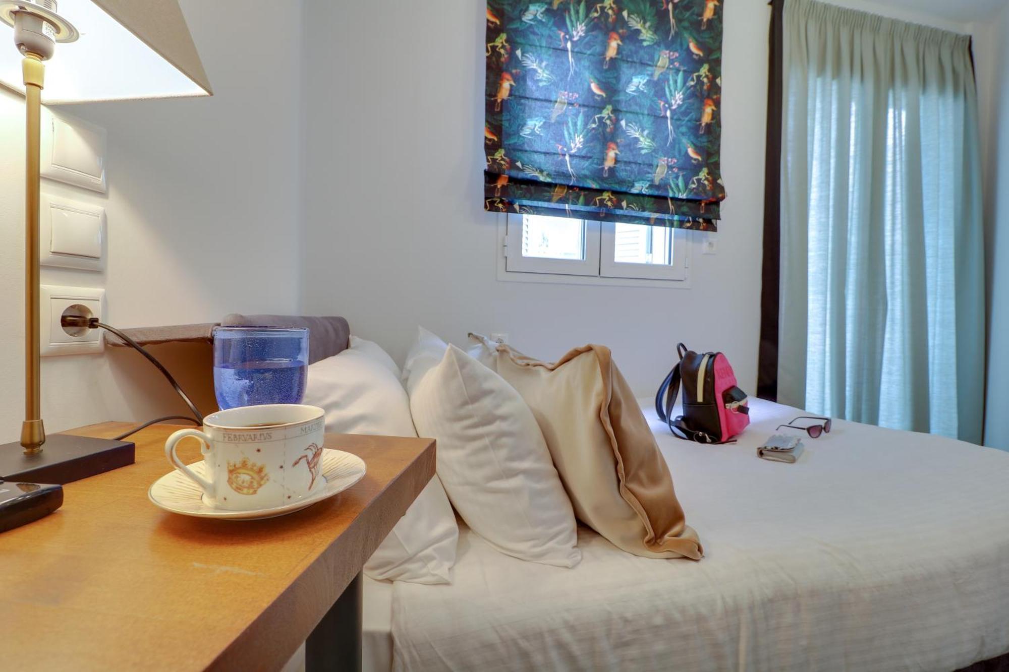 Athinn * Athens